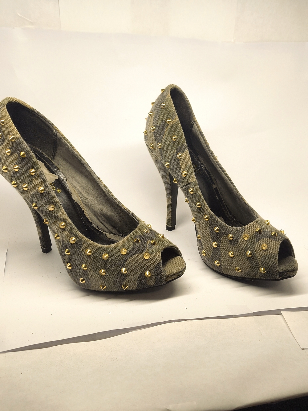 ShoeDazzle Studded Peep Toe Stiletto Heels Gold Spike Platform Pumps